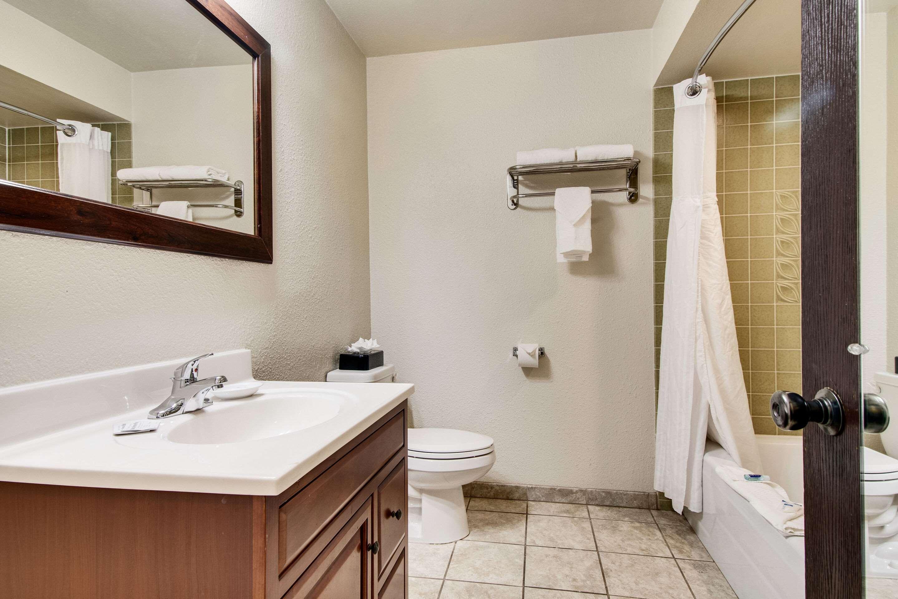 Rodeway Inn & Suites Portland - Jantzen Beach Екстериор снимка