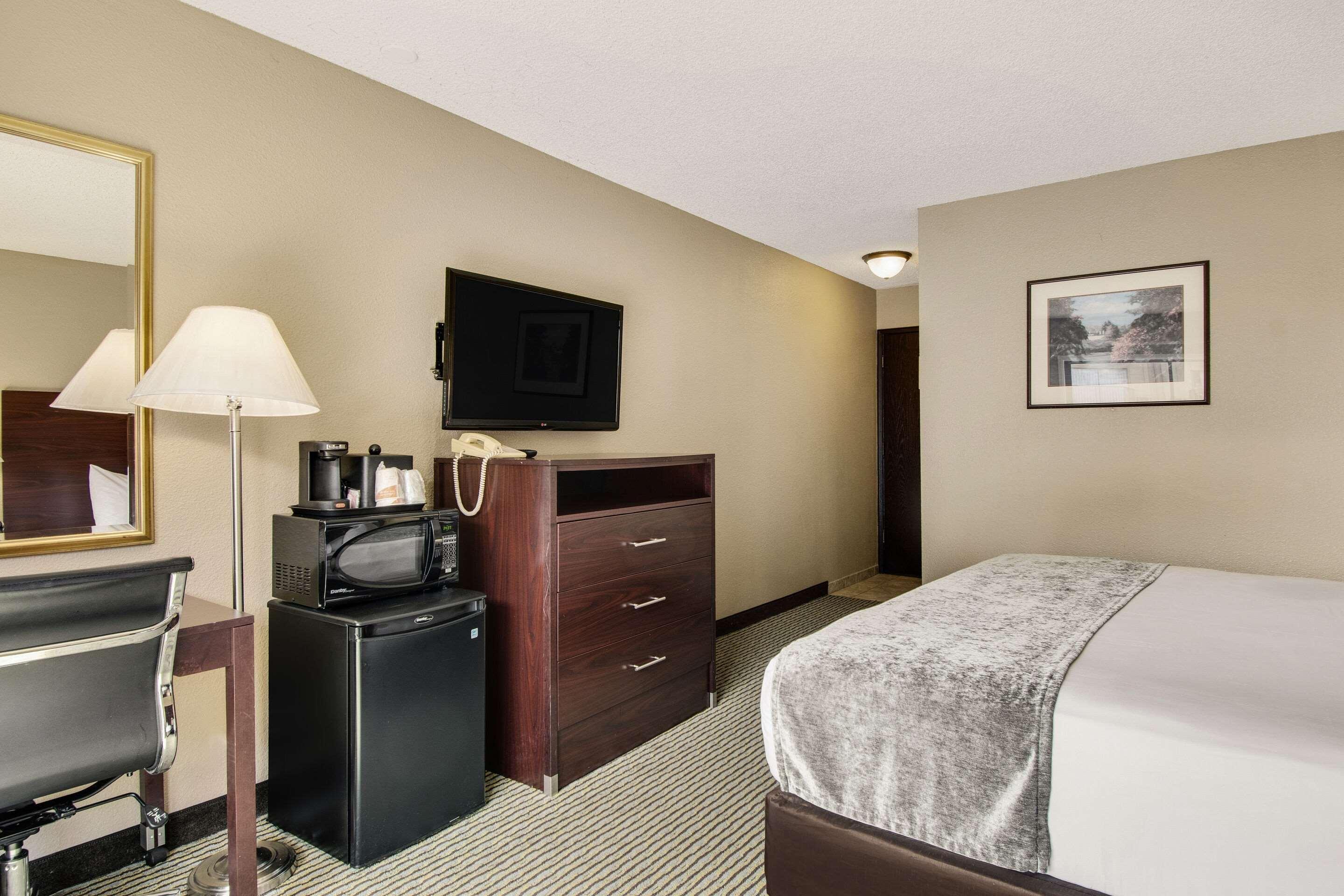 Rodeway Inn & Suites Portland - Jantzen Beach Екстериор снимка