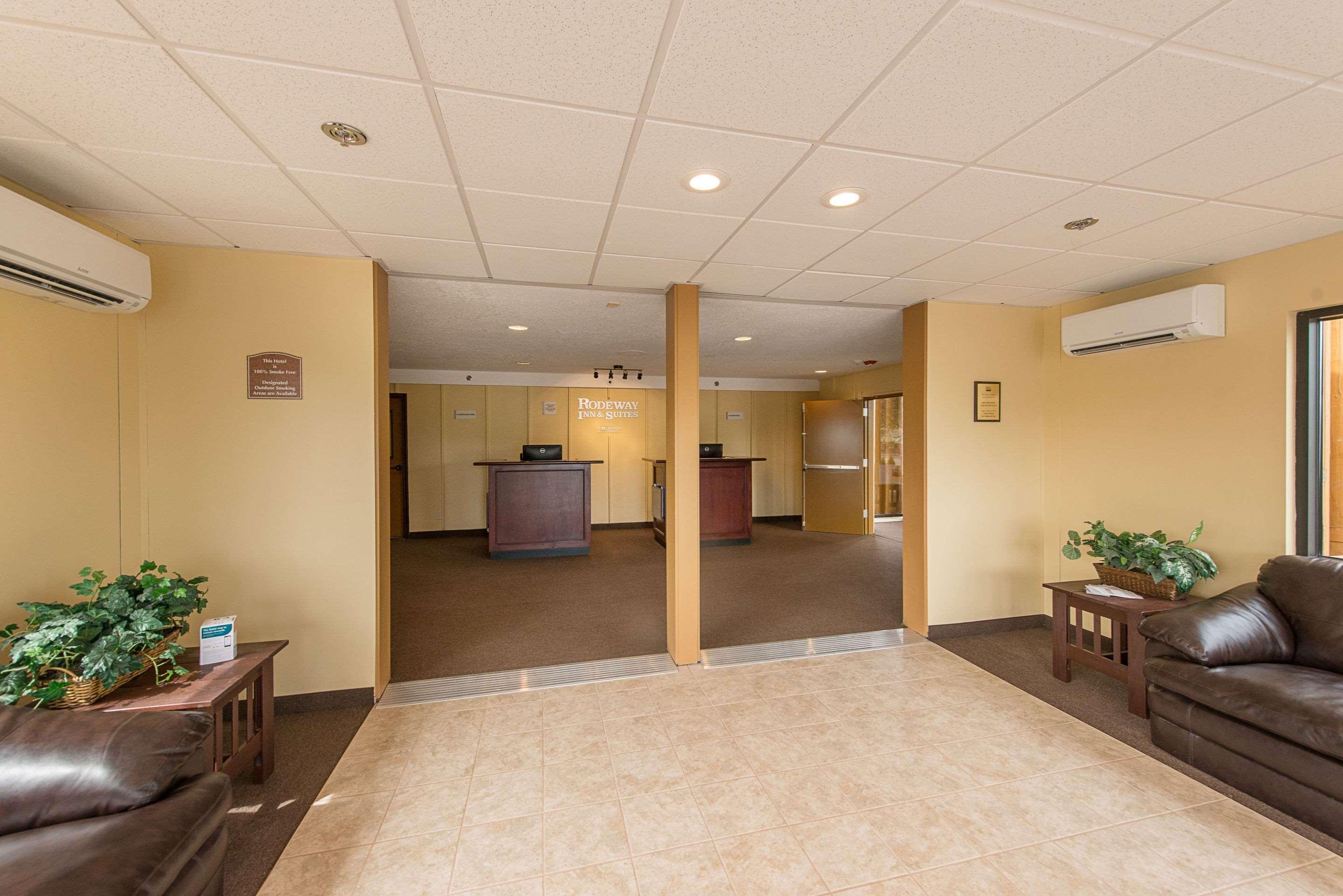 Rodeway Inn & Suites Portland - Jantzen Beach Екстериор снимка