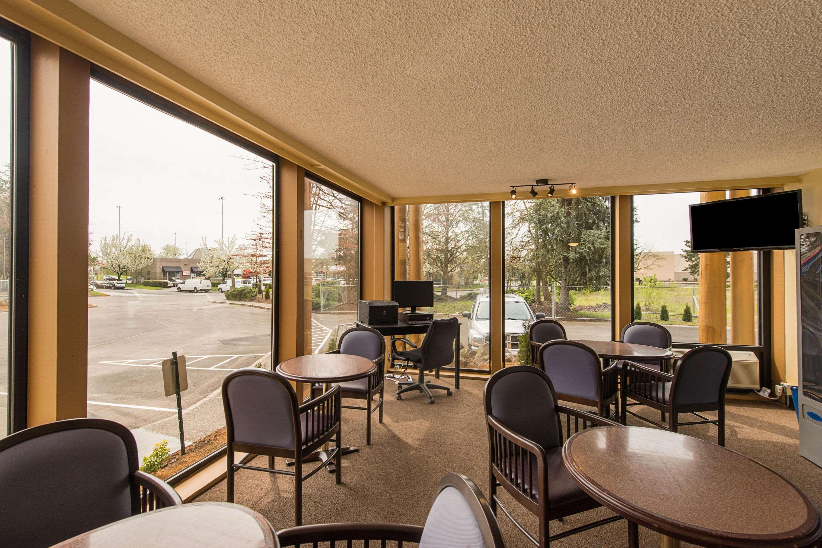 Rodeway Inn & Suites Portland - Jantzen Beach Екстериор снимка