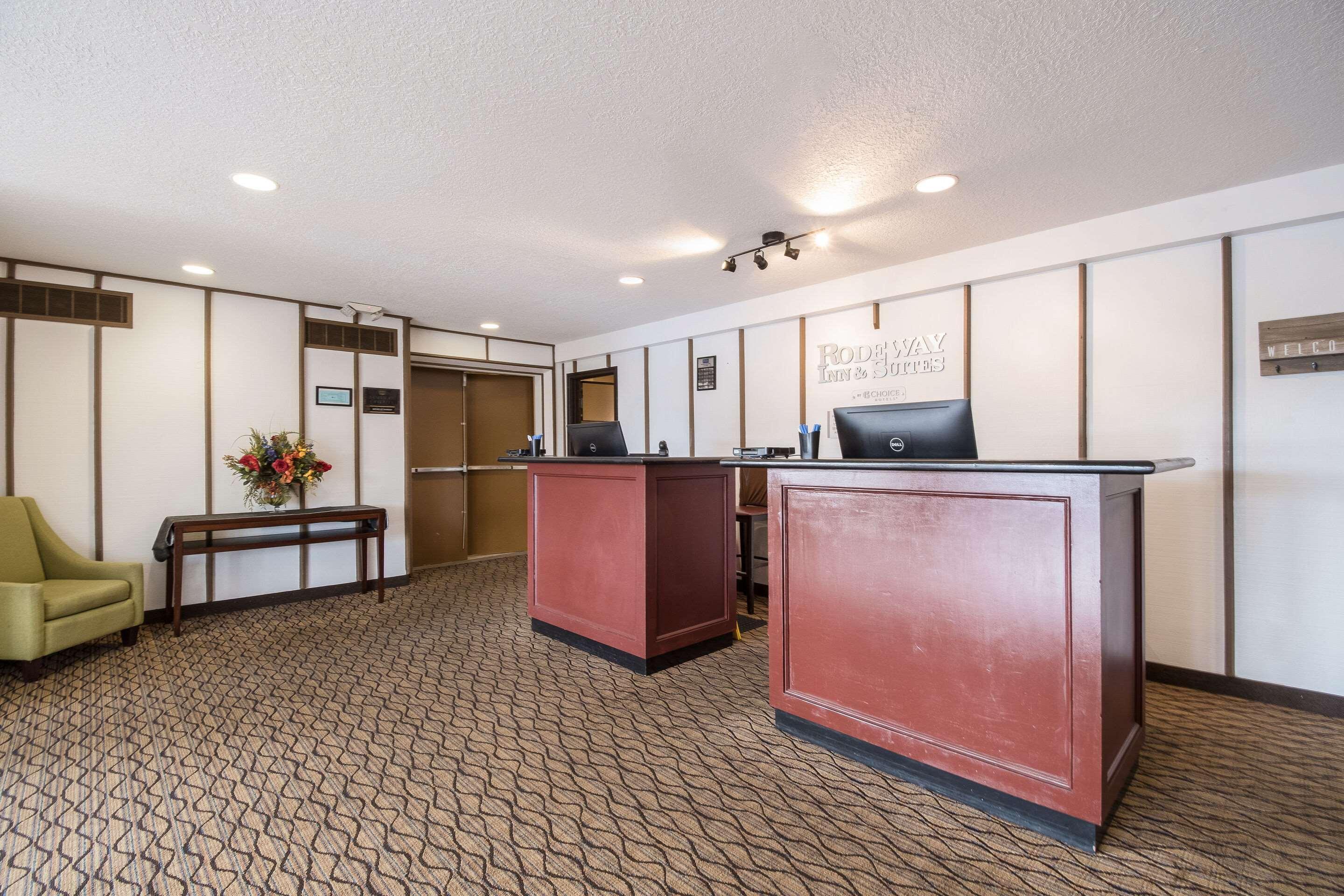 Rodeway Inn & Suites Portland - Jantzen Beach Екстериор снимка