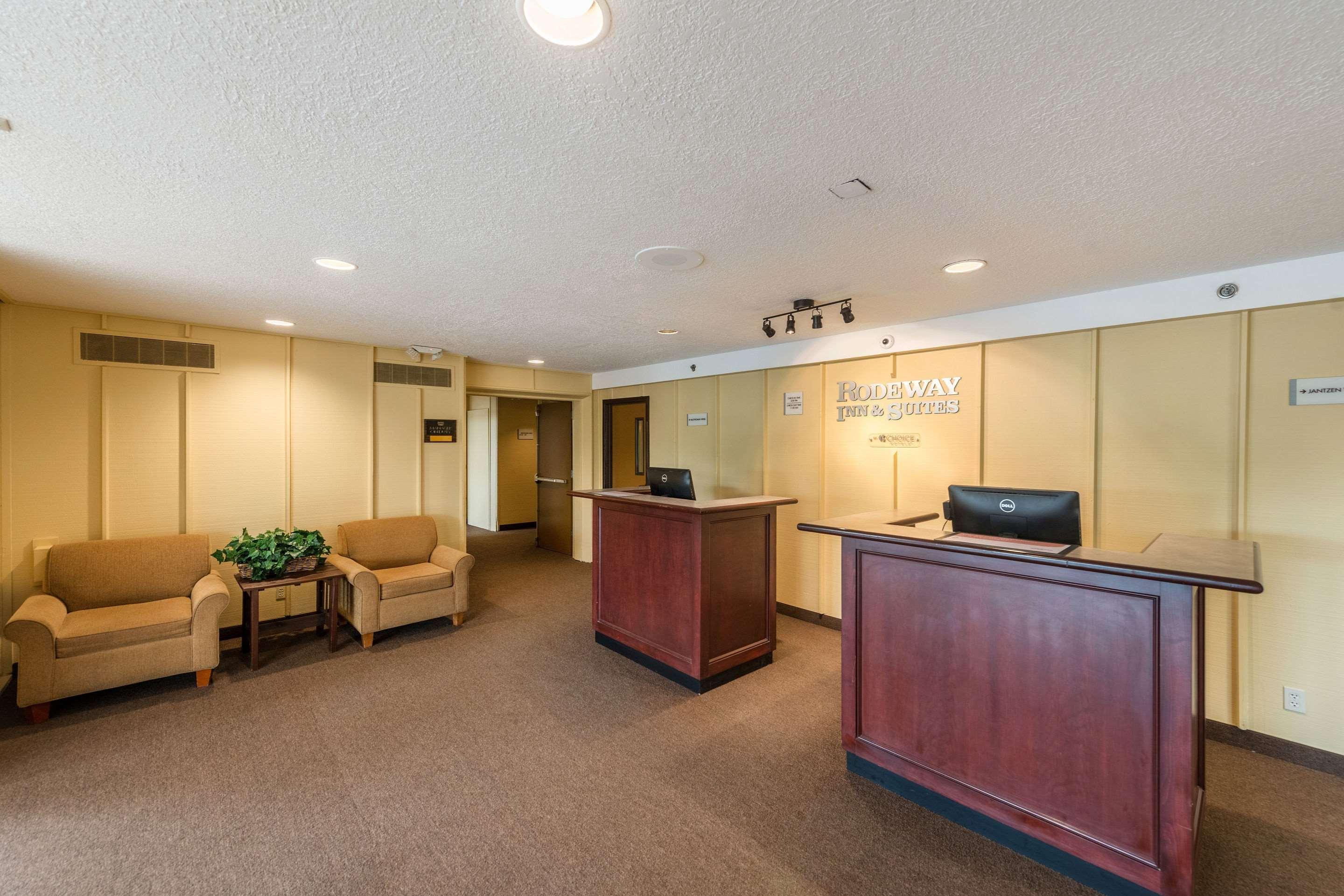 Rodeway Inn & Suites Portland - Jantzen Beach Екстериор снимка