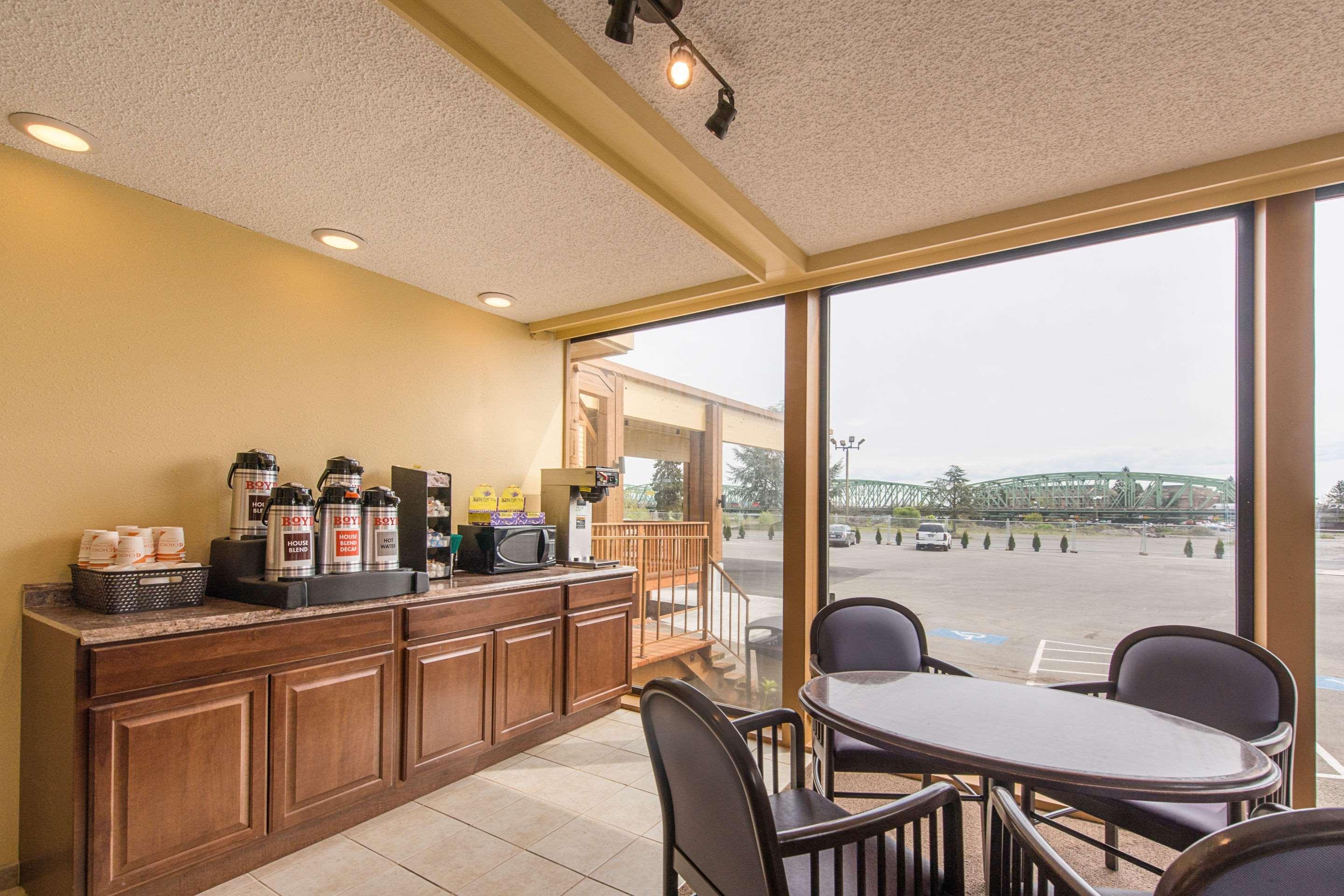 Rodeway Inn & Suites Portland - Jantzen Beach Екстериор снимка