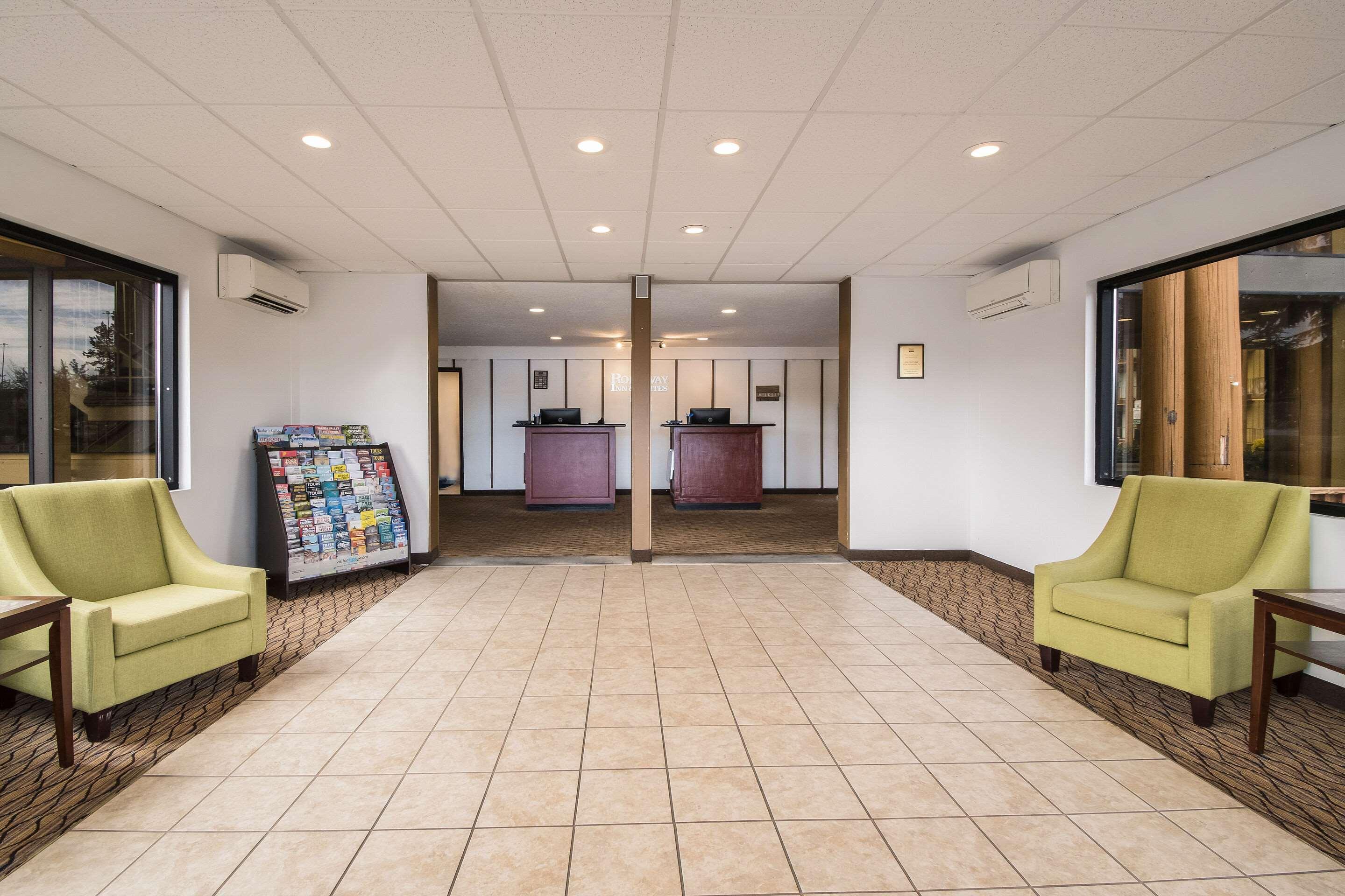 Rodeway Inn & Suites Portland - Jantzen Beach Екстериор снимка