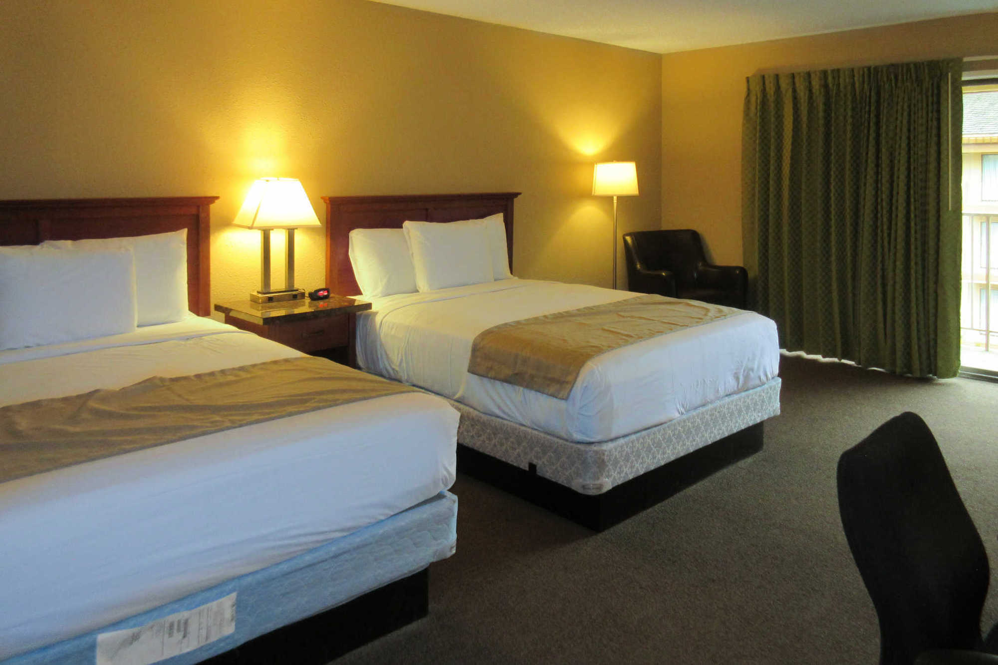Rodeway Inn & Suites Portland - Jantzen Beach Стая снимка
