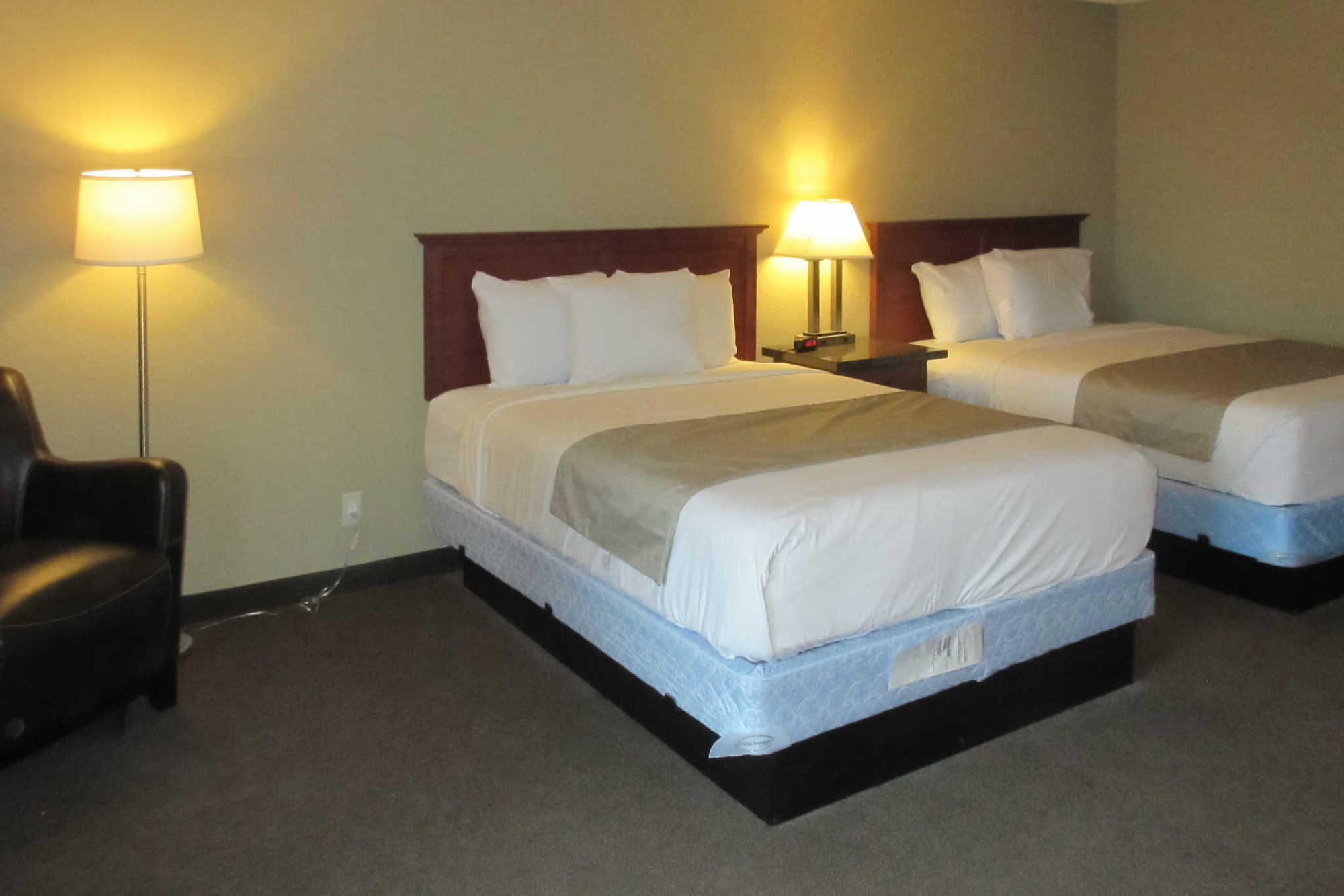 Rodeway Inn & Suites Portland - Jantzen Beach Стая снимка